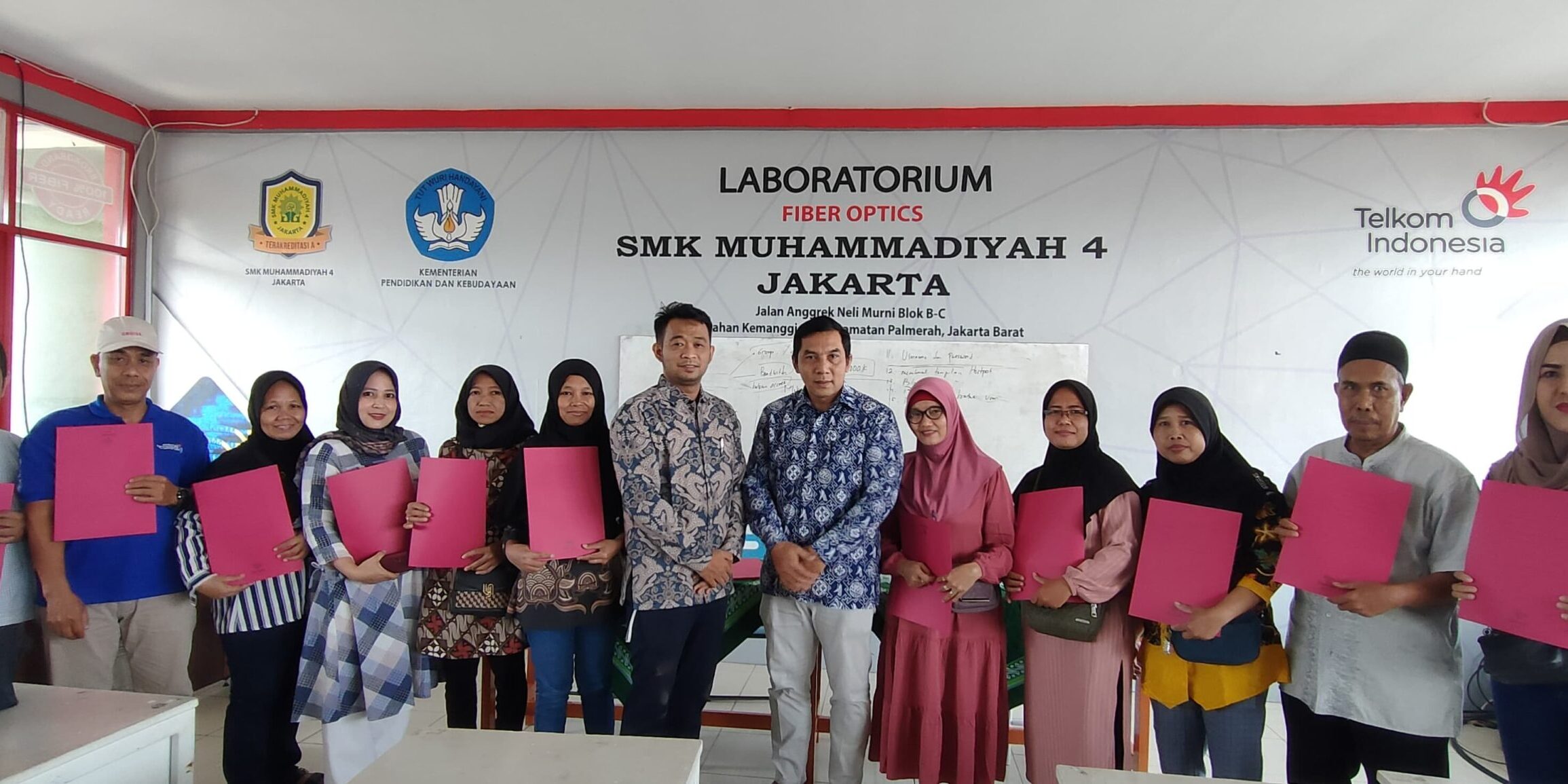 Pemyerahan Beasiswa Akademik SMKMUH4 Pemyerahan Beasiswa Akademik SMKMUH4