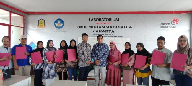 Pemyerahan Beasiswa Akademik SMKMUH4