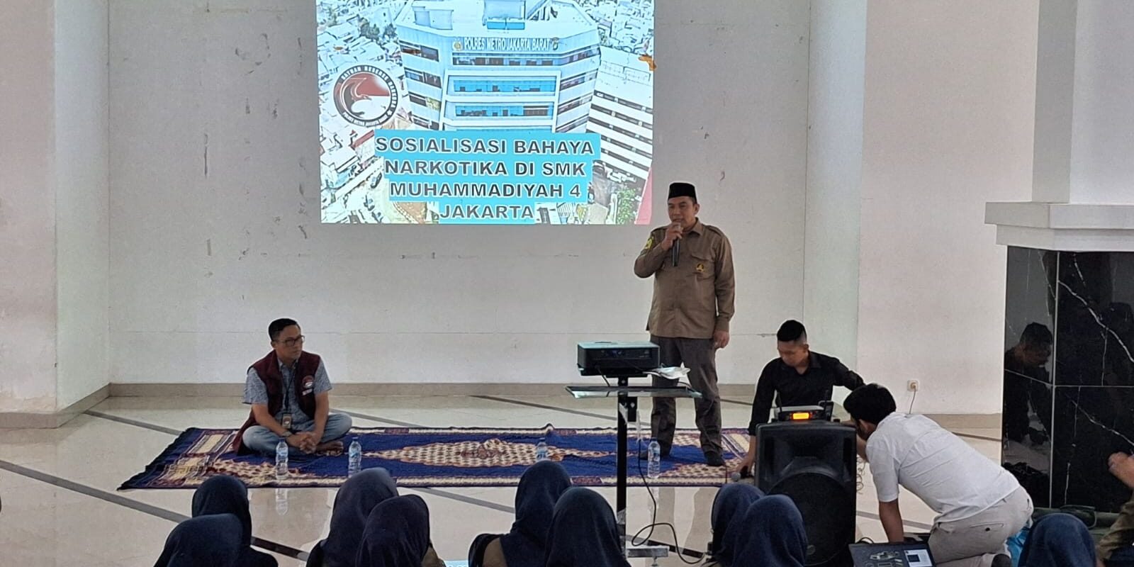 Satresnarkoba Polres Jakbar Berikan Edukasi Bahaya Narkoba di SMK Muhammadiyah 4 Jakarta